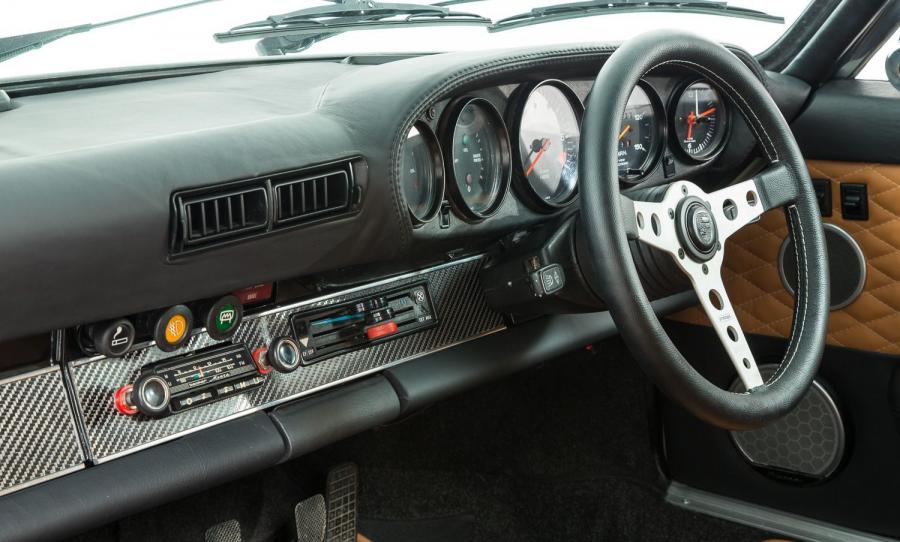  Porsche 911 Restomod by Theon 2016 года  (фото 18 из 40)